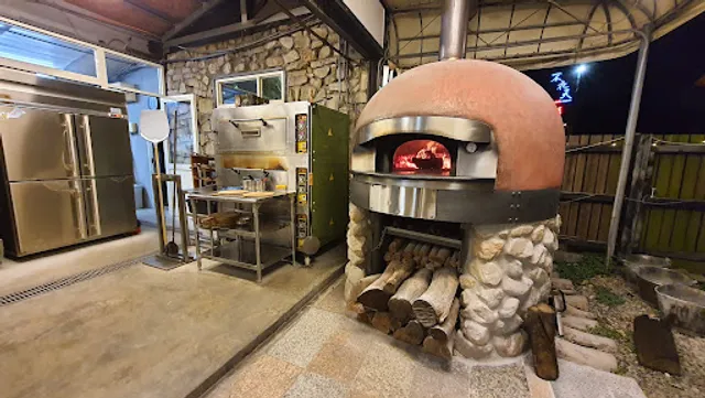 Skyline Cafe and Pizzeria