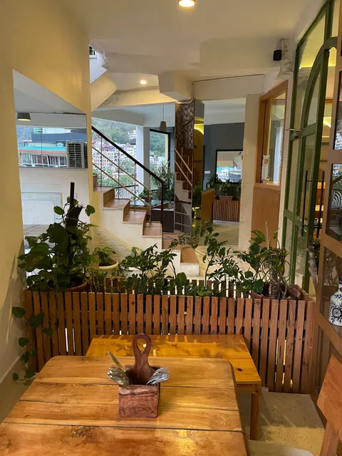 The Arches Cafe & Bakery