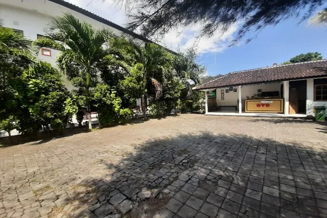 OYO 3096 Hotel Dewi Warsiki Near Gilimanuk Port