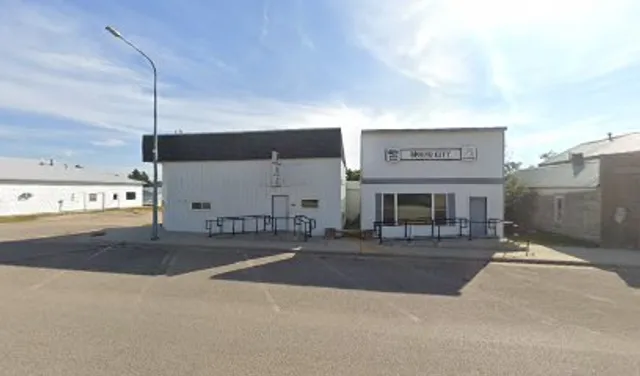 THE RED WHITE & BREW BAR AND GRILL