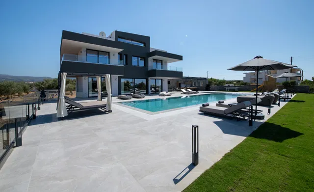 Omnia Luxury Villa