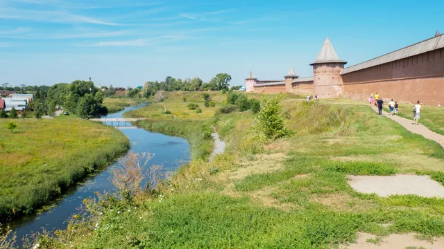 Knizhnyye Sokrovishcha Shesti Stoletiy