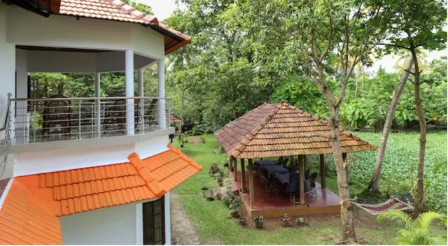 Lovedale Lakeside Homestay