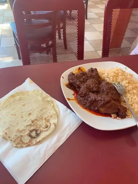 Mi Pueblo Querido Bakery and Restaurant