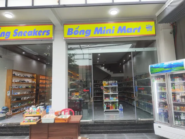 Bống mini mart and sneakers
