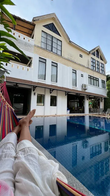 Karon Beach Pool Hotel