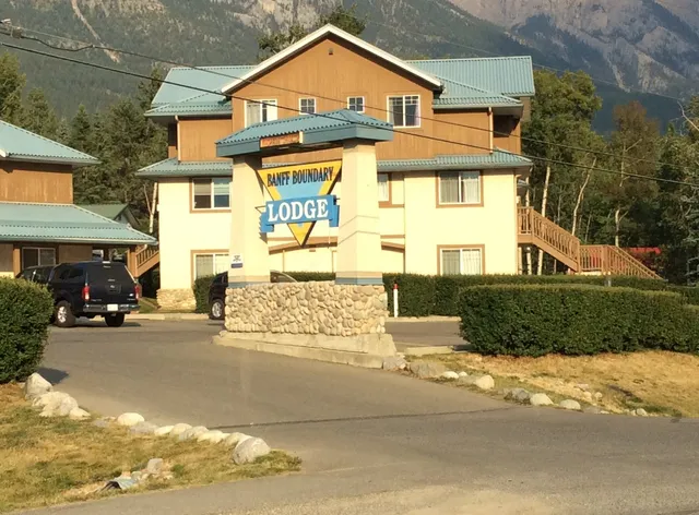 Banff Boundary Lodge
