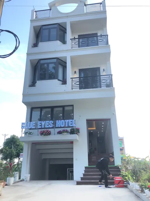 Blue eyes hotel