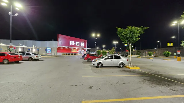 H-E-B Los Pinos