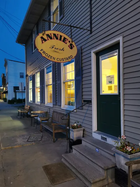 Annie's Custard & Cafe