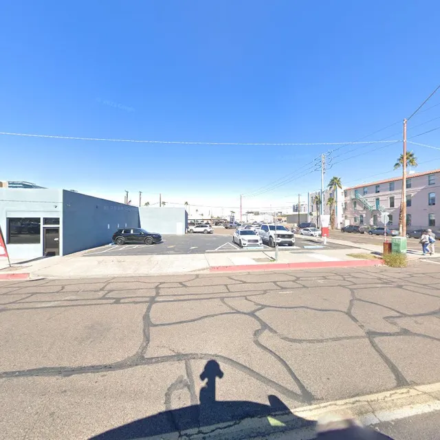 620 W Adams St Parking