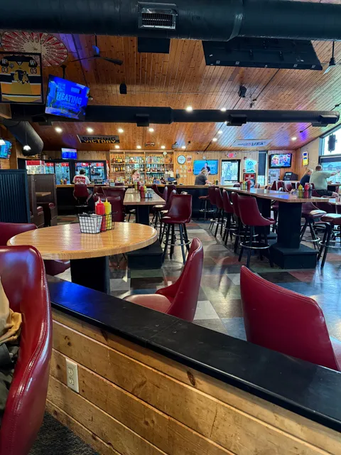 Izzy's Lounge and Grill