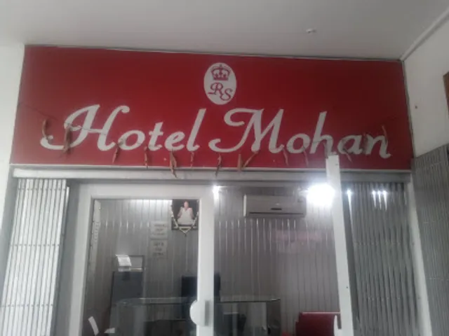 OYO 14533 Hotel Mohan