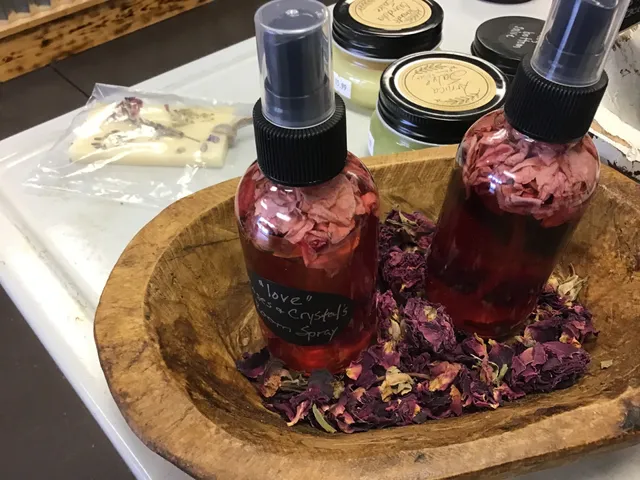 2 Wolves Herbal Apothecary