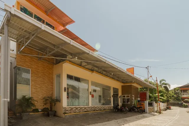 RedDoorz near Jembatan Siti Nurbaya Padang