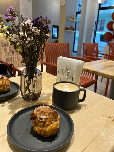 LIVI coffee & desserts