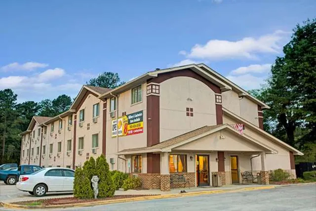 Super 8 by Wyndham Spring Lake/ Fort Bragg