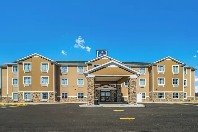Cobblestone Hotel & Suites - Newport
