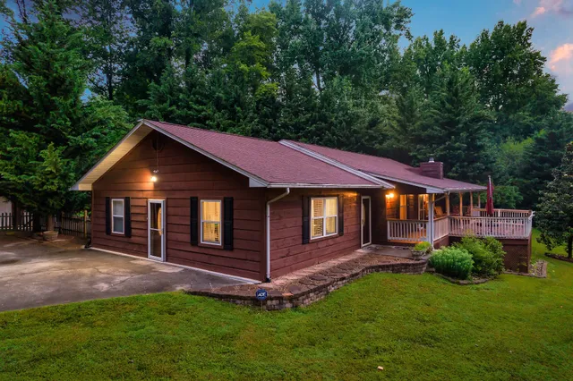 Cozy Cub Cabin on Cove Mountain