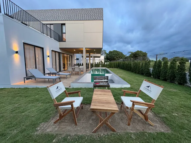 Canterbury Khaoyai (แคนเทอเบอรี่ เขาใหญ่) พูลวิลล่า สระน้ำ”อุ่น”