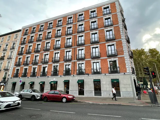 LATROUPE Prado Hostel Madrid