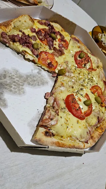 Pellegrinos Pizza 4