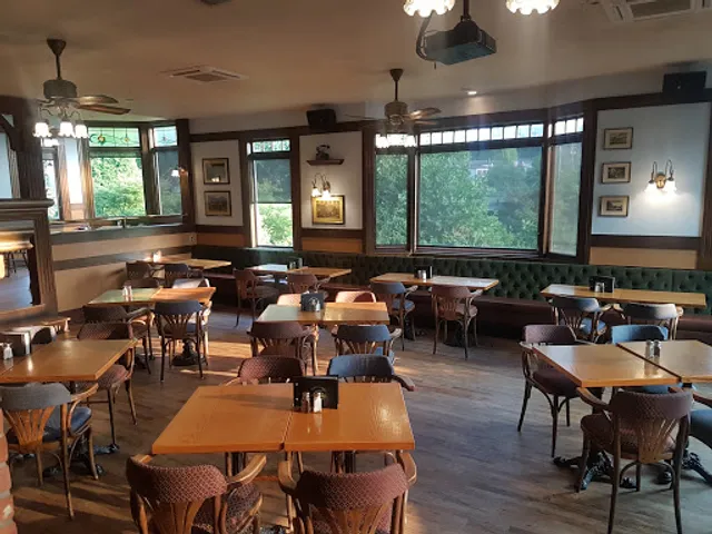 Six Mile Pub + Eatery