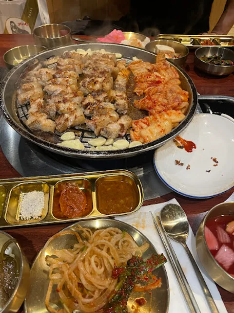 음메꿀꿀 Moo & Oink Korean BBQ Restaurant