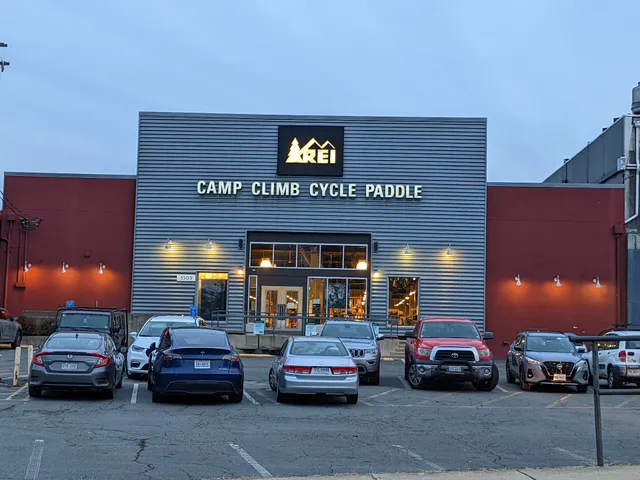 REI