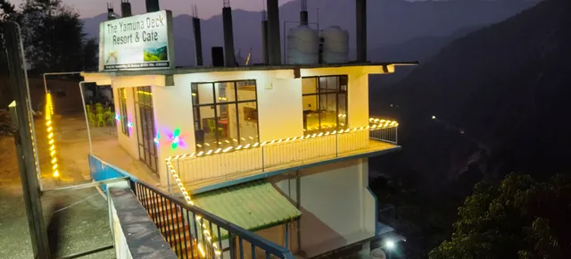 The Yamuna Deck Resort & Cafe