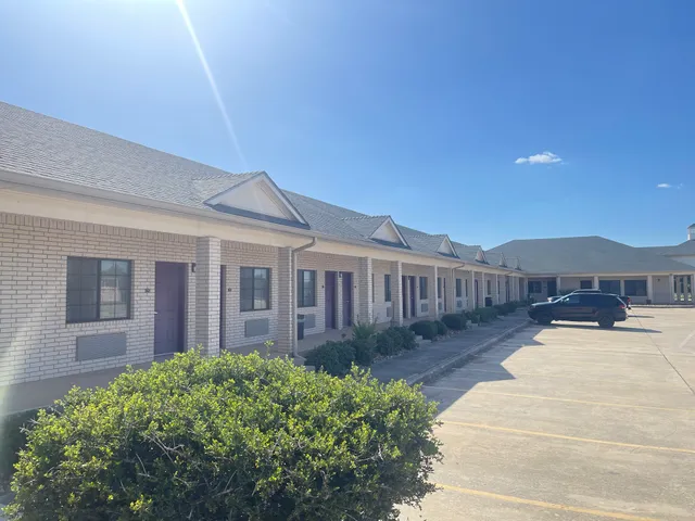 Stockdale Inn & Suites