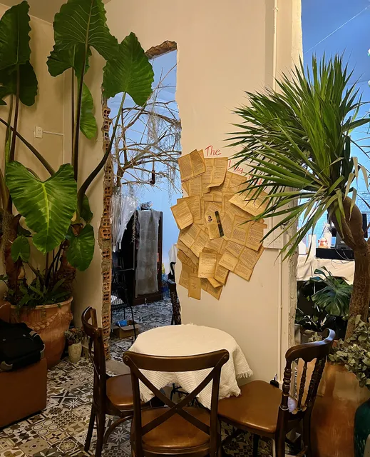 The Lăng Kính Coffee