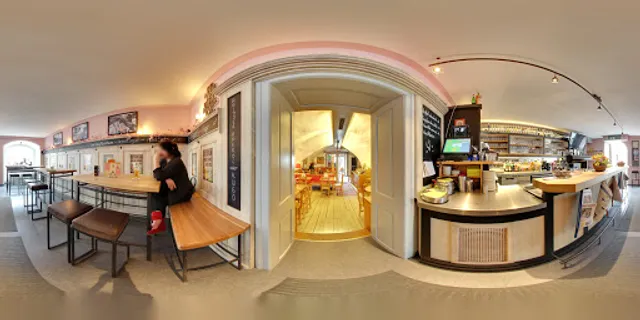 Amadeo Cafe Bar Bistro