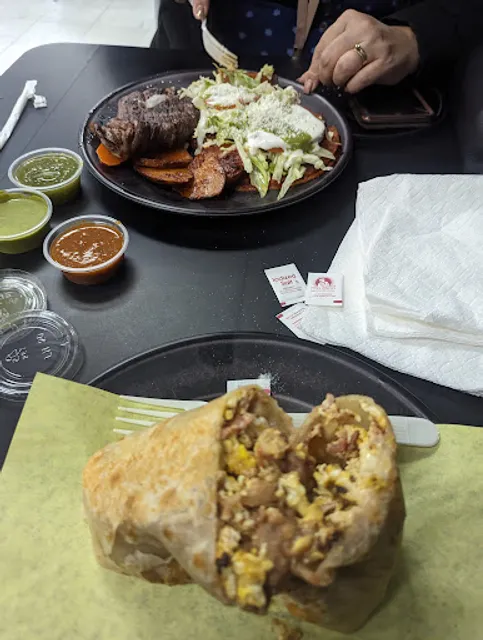 El Pollo y el Pollito en la Granja