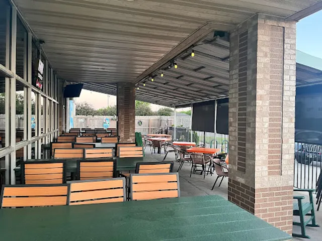 Mickey's Irish Pub Waukee