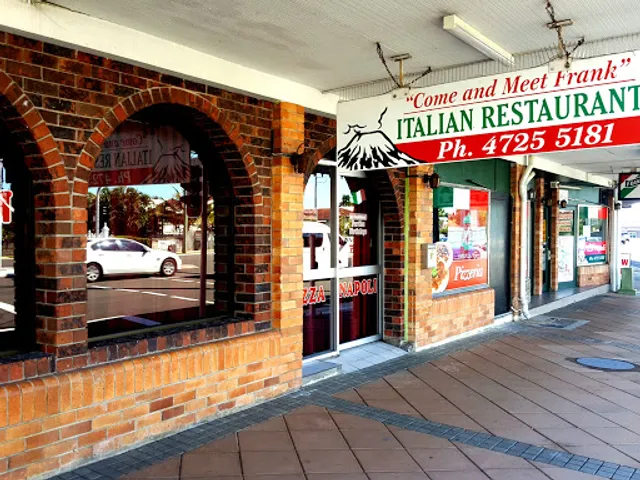 Frank's Pizza Napoli & Vesuviana Restaurant