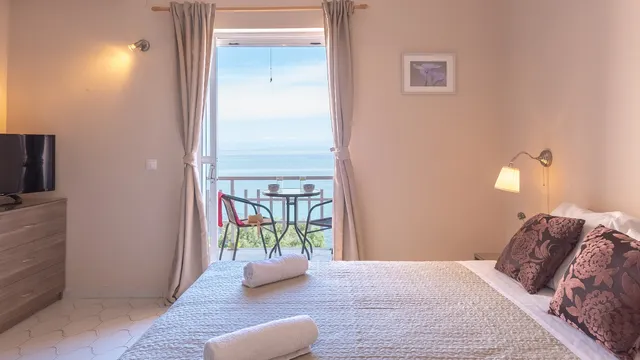 Eden Sea View Studios