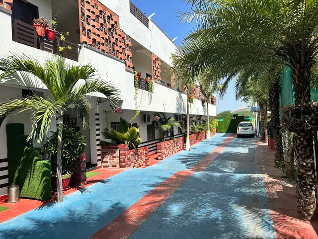 SMJ GRAND HOTEL & MAHAL