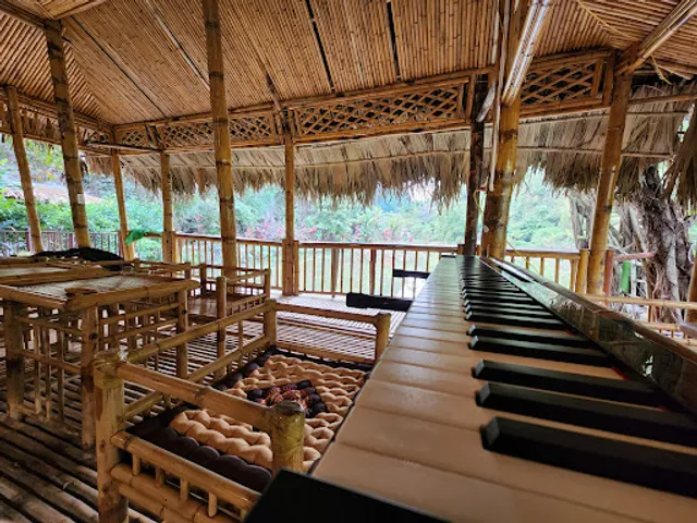 Thung Sen Tam Coc Glamping & Restaurant