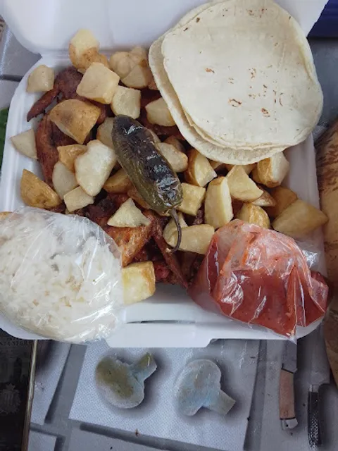 Pollos y carnes asadas el parrillero