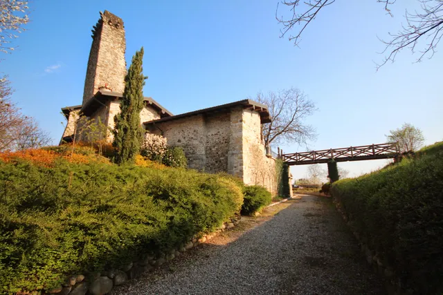 Cernusco Lombardone Castle