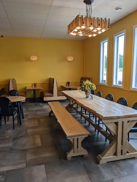 Leslie's Cafe & Bistro