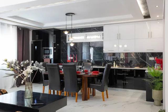 Nina's Luxury/Modern Apartments