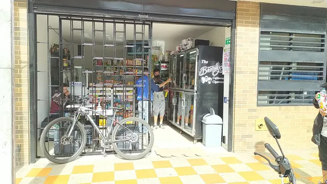 THE BROTHERS CAFETERIA Y CIGARRERIA