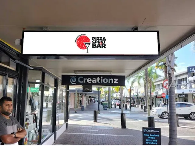 PIZZA CRUST & BAR