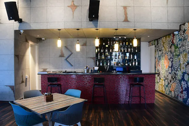 IN HOUSE BLEND bar and kitchen