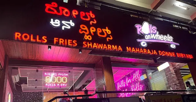 Rolls on Wheels - Shawarma & Wraps