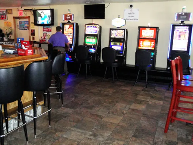 Neighbors Bar & Grill