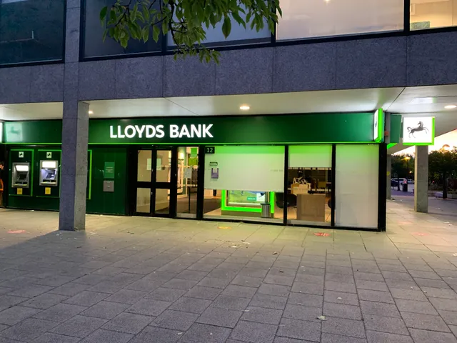 Lloyds Court Shopping Village