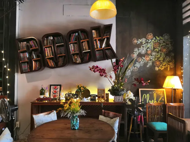 Cliché Coffee and Music